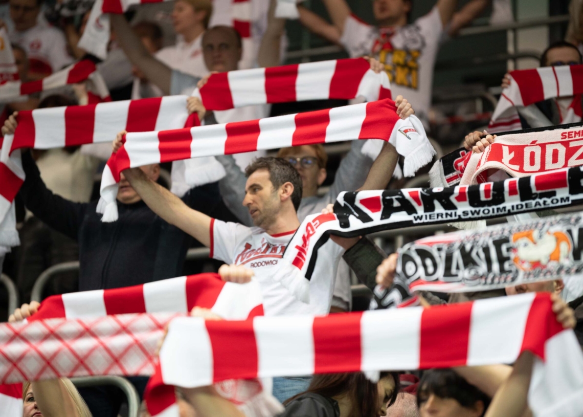 Doping kibiców ŁKS-u Commercecon Łódź w meczu z VakifBankiem Stambuł