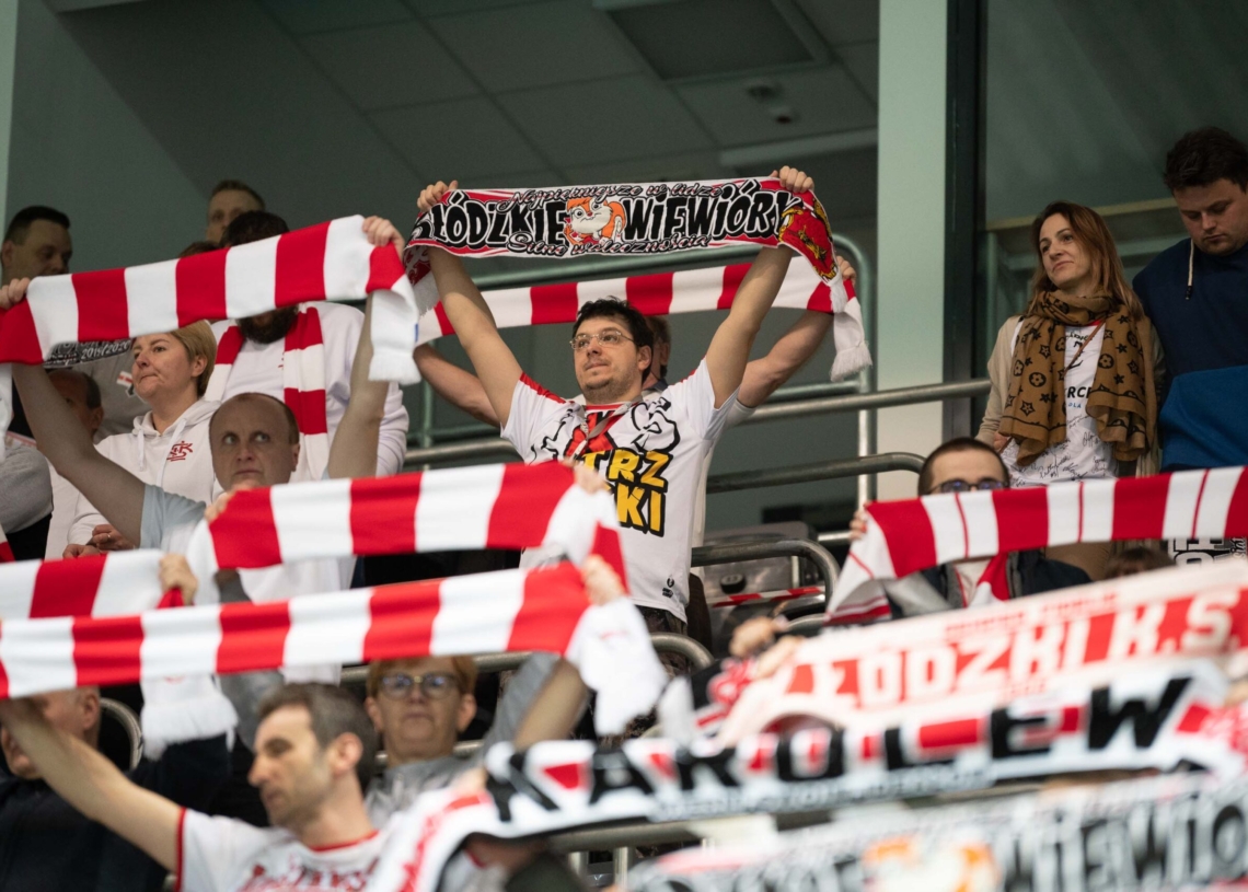 Doping kibiców ŁKS-u Commercecon Łódź w meczu z VakifBankiem Stambuł