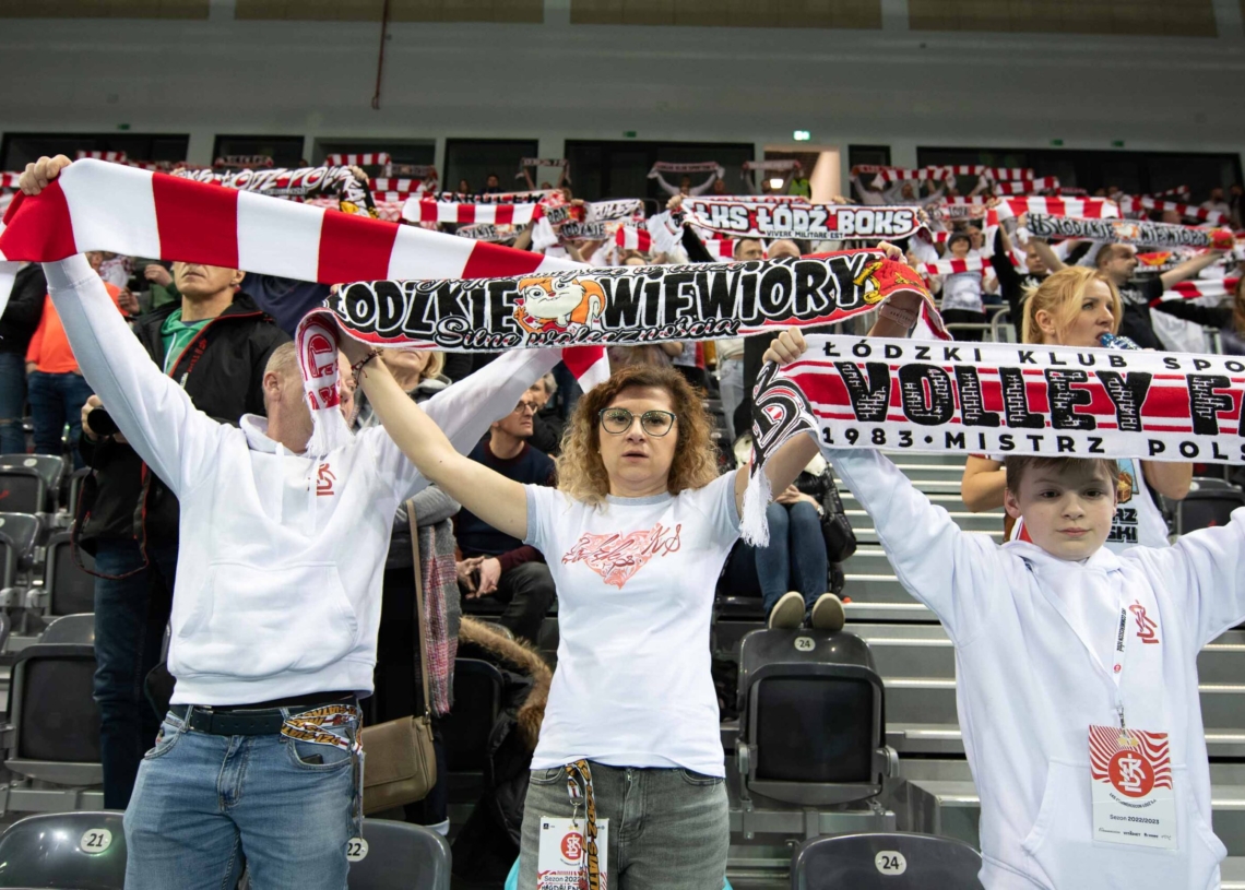 Doping kibiców ŁKS-u Commercecon Łódź w meczu z VakifBankiem Stambuł