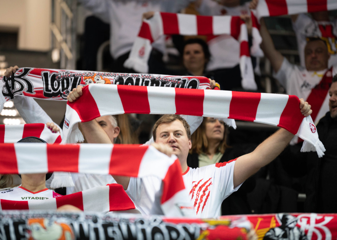 Doping kibiców ŁKS-u Commercecon Łódź w meczu z VakifBankiem Stambuł