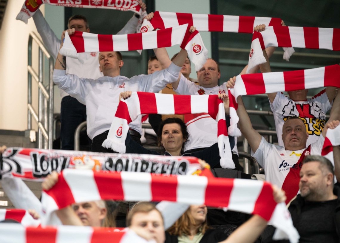 Doping kibiców ŁKS-u Commercecon Łódź w meczu z VakifBankiem Stambuł