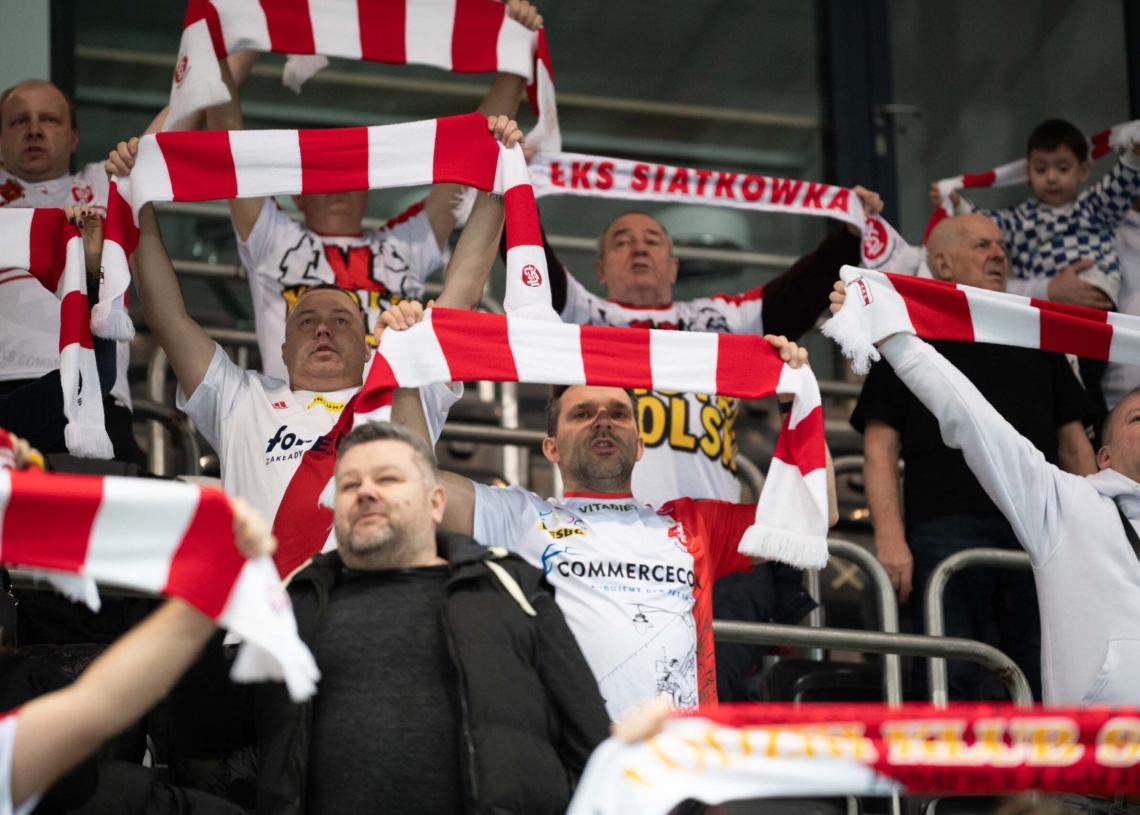 Doping kibiców ŁKS-u Commercecon Łódź w meczu z VakifBankiem Stambuł