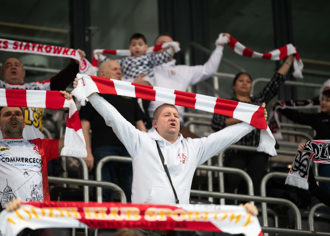 Doping kibiców ŁKS-u Commercecon Łódź w meczu z VakifBankiem Stambuł