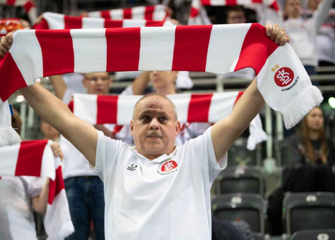 Doping kibiców ŁKS-u Commercecon Łódź w meczu z VakifBankiem Stambuł
