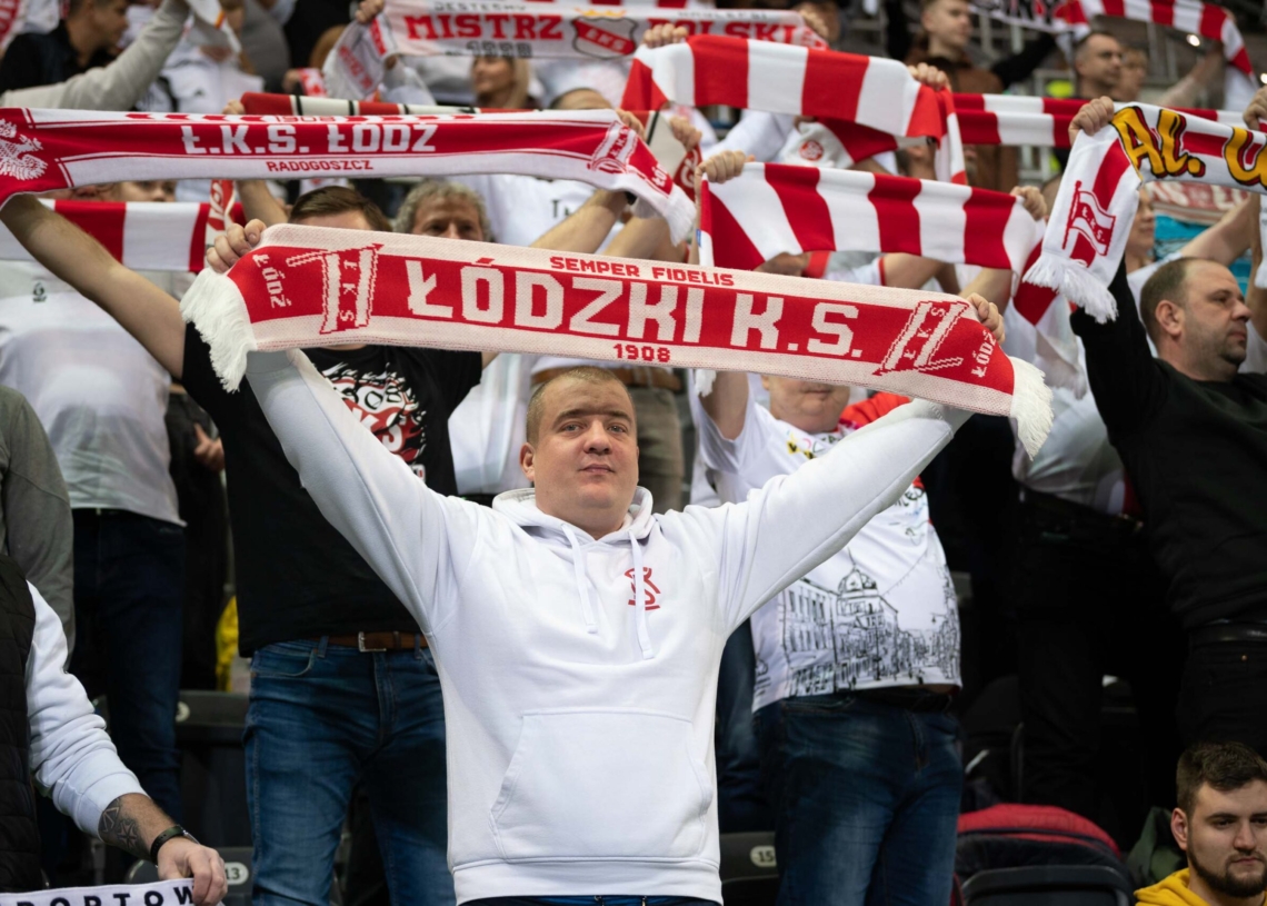 Doping kibiców ŁKS-u Commercecon Łódź w meczu z VakifBankiem Stambuł