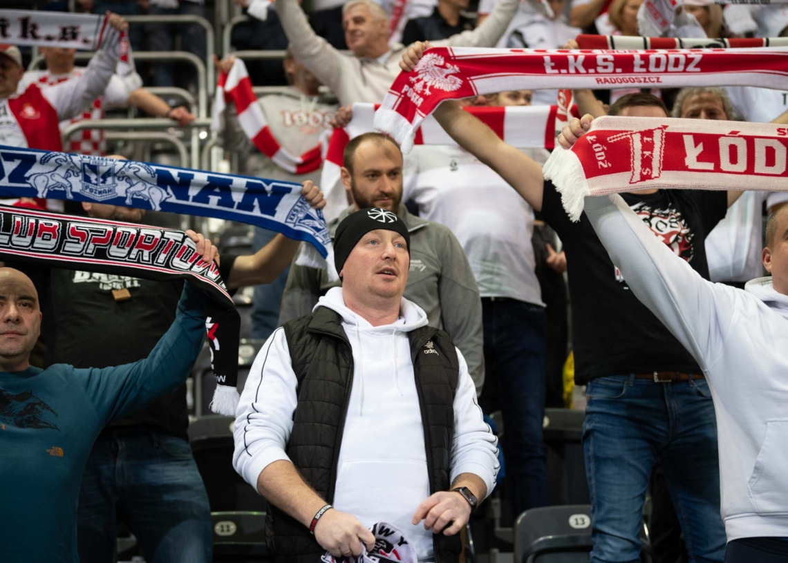 Doping kibiców ŁKS-u Commercecon Łódź w meczu z VakifBankiem Stambuł