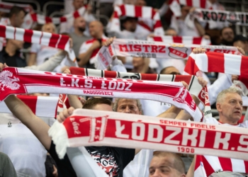 Doping kibiców ŁKS-u Commercecon Łódź w meczu z VakifBankiem Stambuł