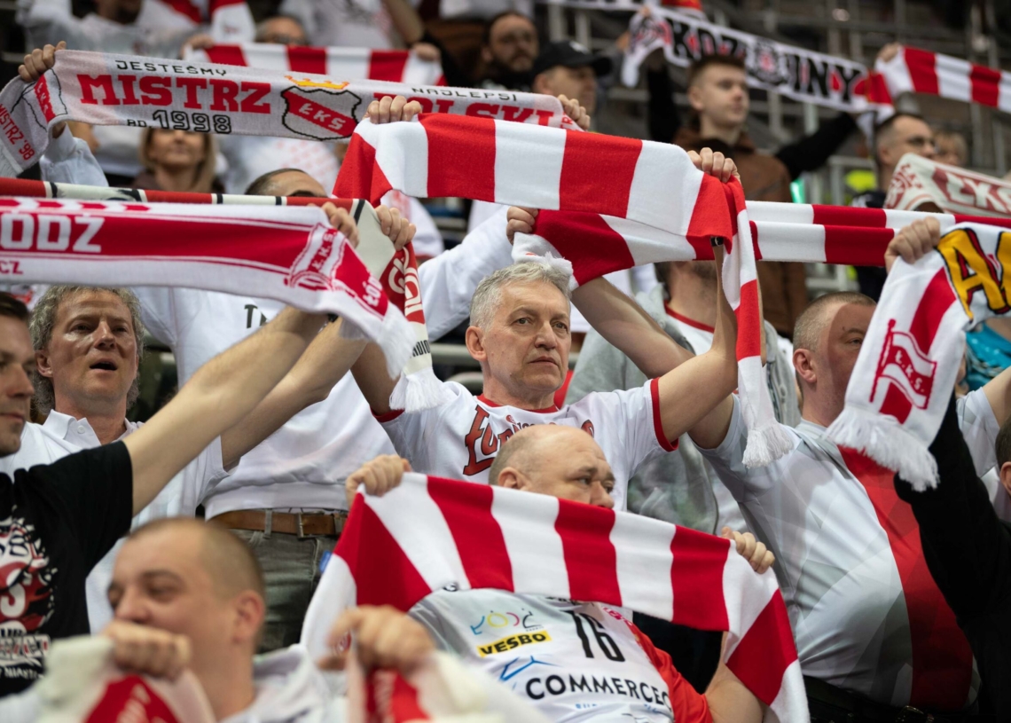 Doping kibiców ŁKS-u Commercecon Łódź w meczu z VakifBankiem Stambuł