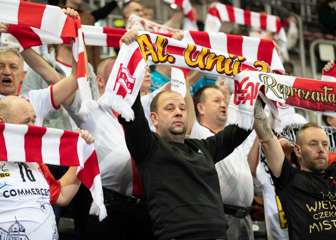 Doping kibiców ŁKS-u Commercecon Łódź w meczu z VakifBankiem Stambuł