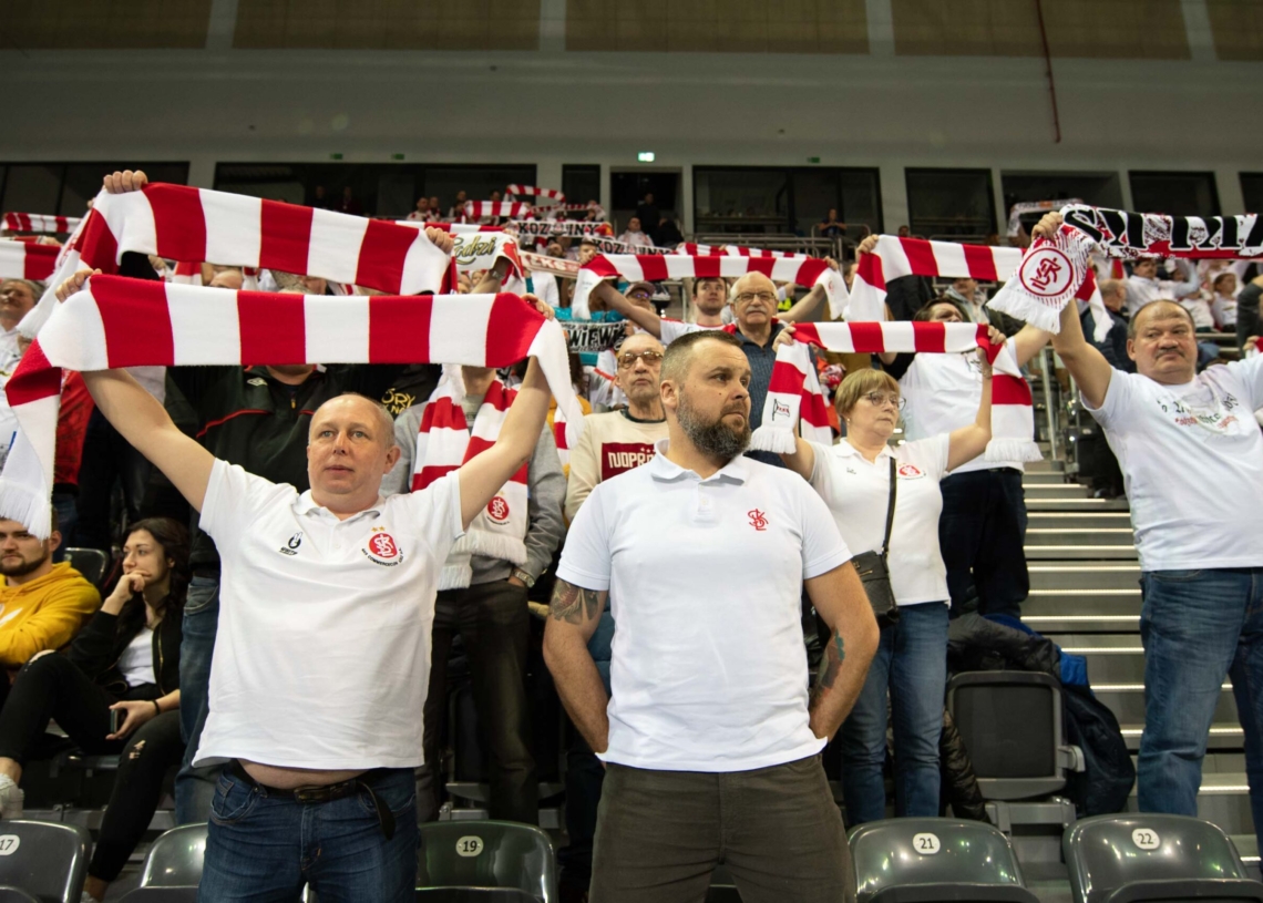 Doping kibiców ŁKS-u Commercecon Łódź w meczu z VakifBankiem Stambuł