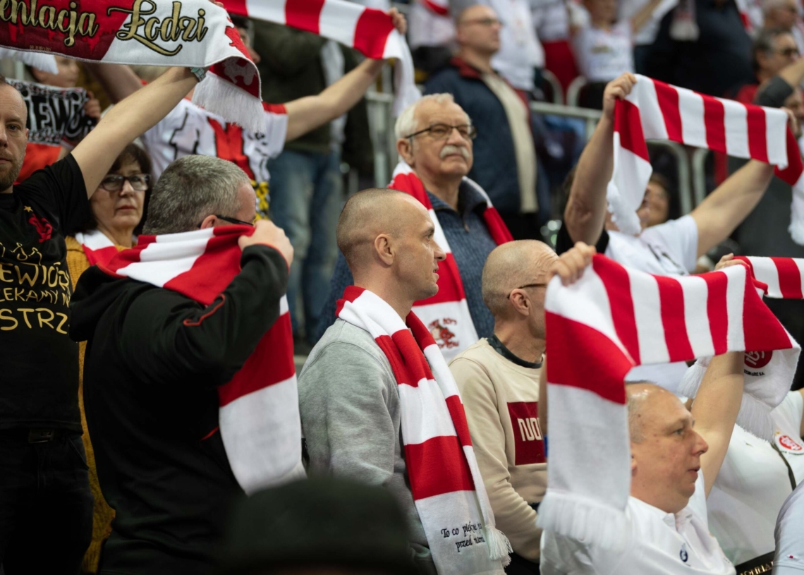 Doping kibiców ŁKS-u Commercecon Łódź w meczu z VakifBankiem Stambuł