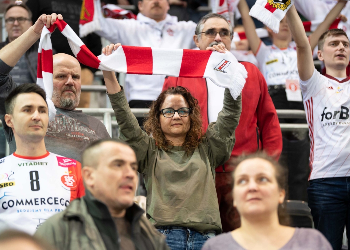 Doping kibiców ŁKS-u Commercecon Łódź w meczu z VakifBankiem Stambuł