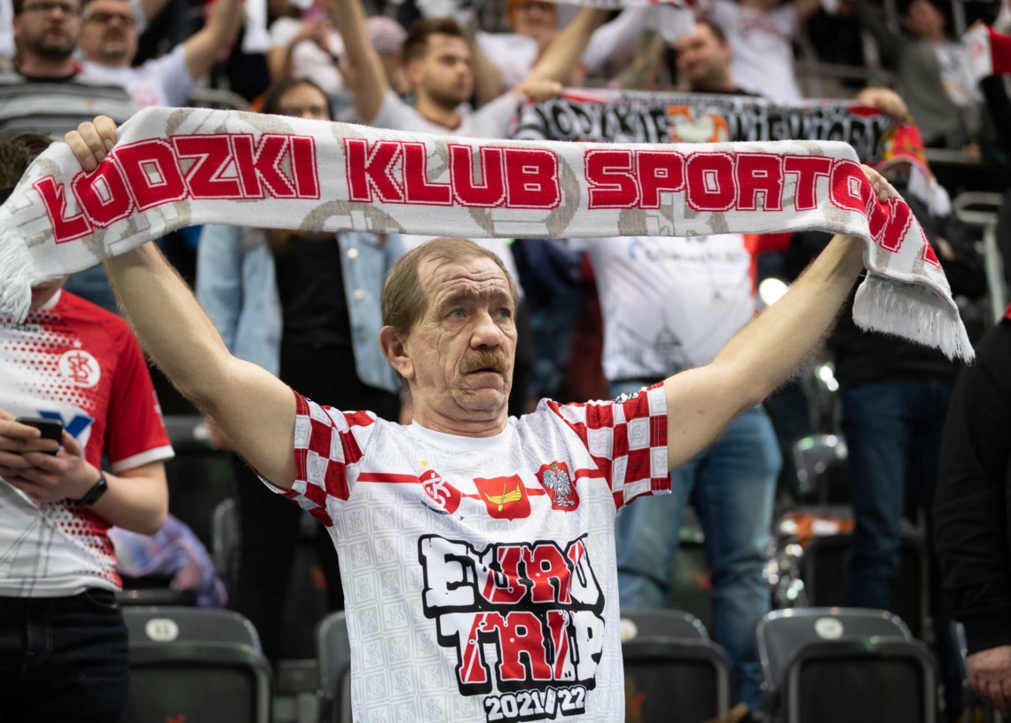 Doping kibiców ŁKS-u Commercecon Łódź w meczu z VakifBankiem Stambuł