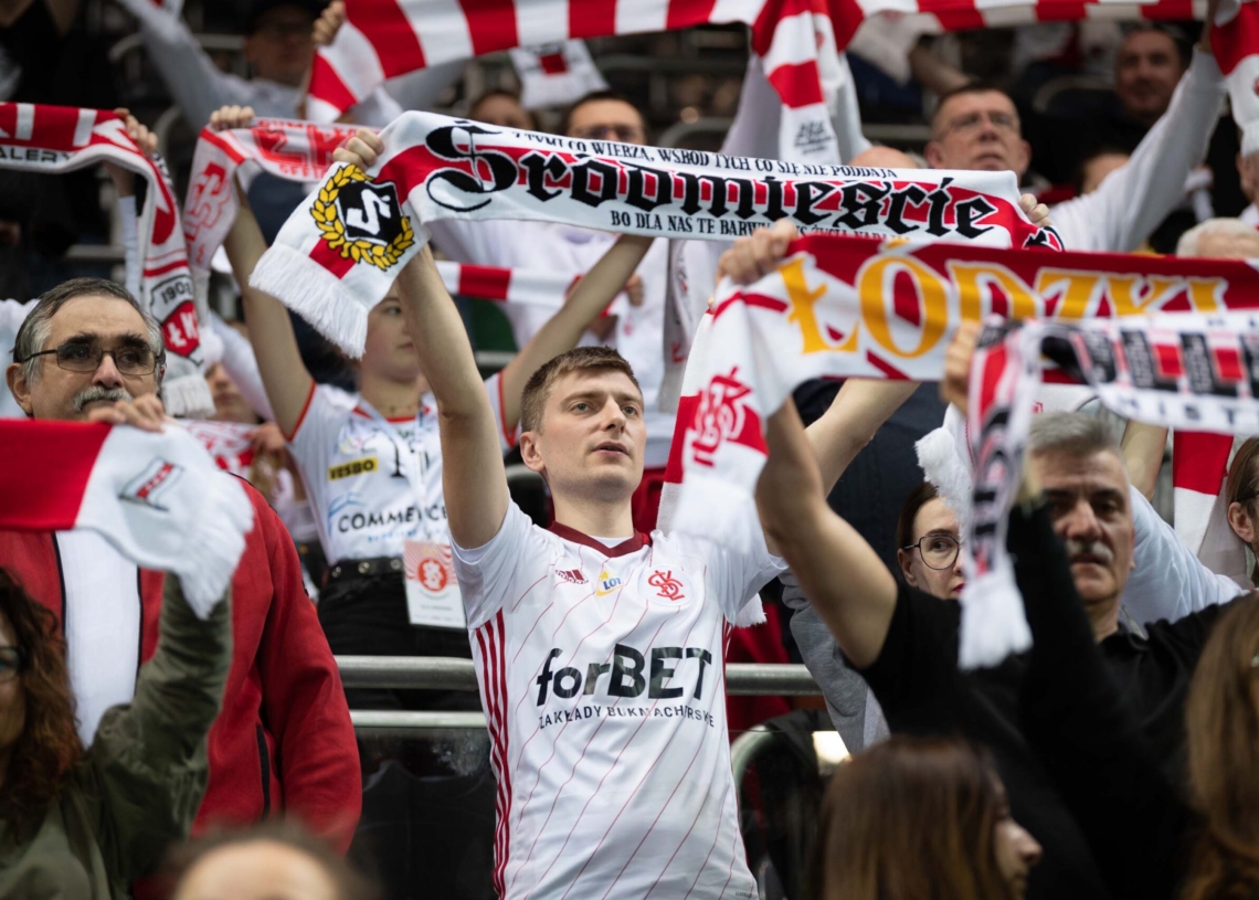 Doping kibiców ŁKS-u Commercecon Łódź w meczu z VakifBankiem Stambuł