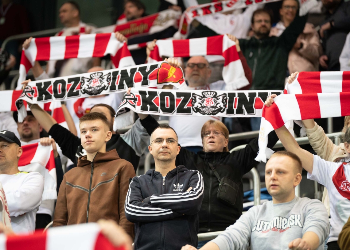 Doping kibiców ŁKS-u Commercecon Łódź w meczu z VakifBankiem Stambuł