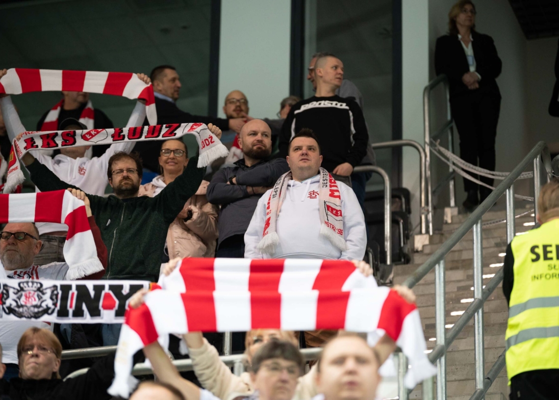Doping kibiców ŁKS-u Commercecon Łódź w meczu z VakifBankiem Stambuł