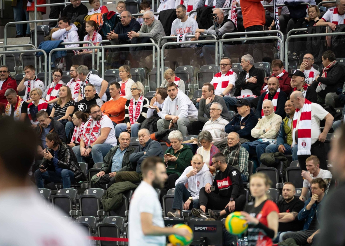 Doping kibiców ŁKS-u Commercecon Łódź w meczu z VakifBankiem Stambuł