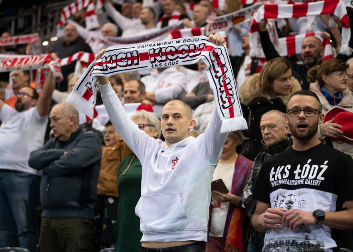 Doping kibiców ŁKS-u Commercecon Łódź w meczu z VakifBankiem Stambuł