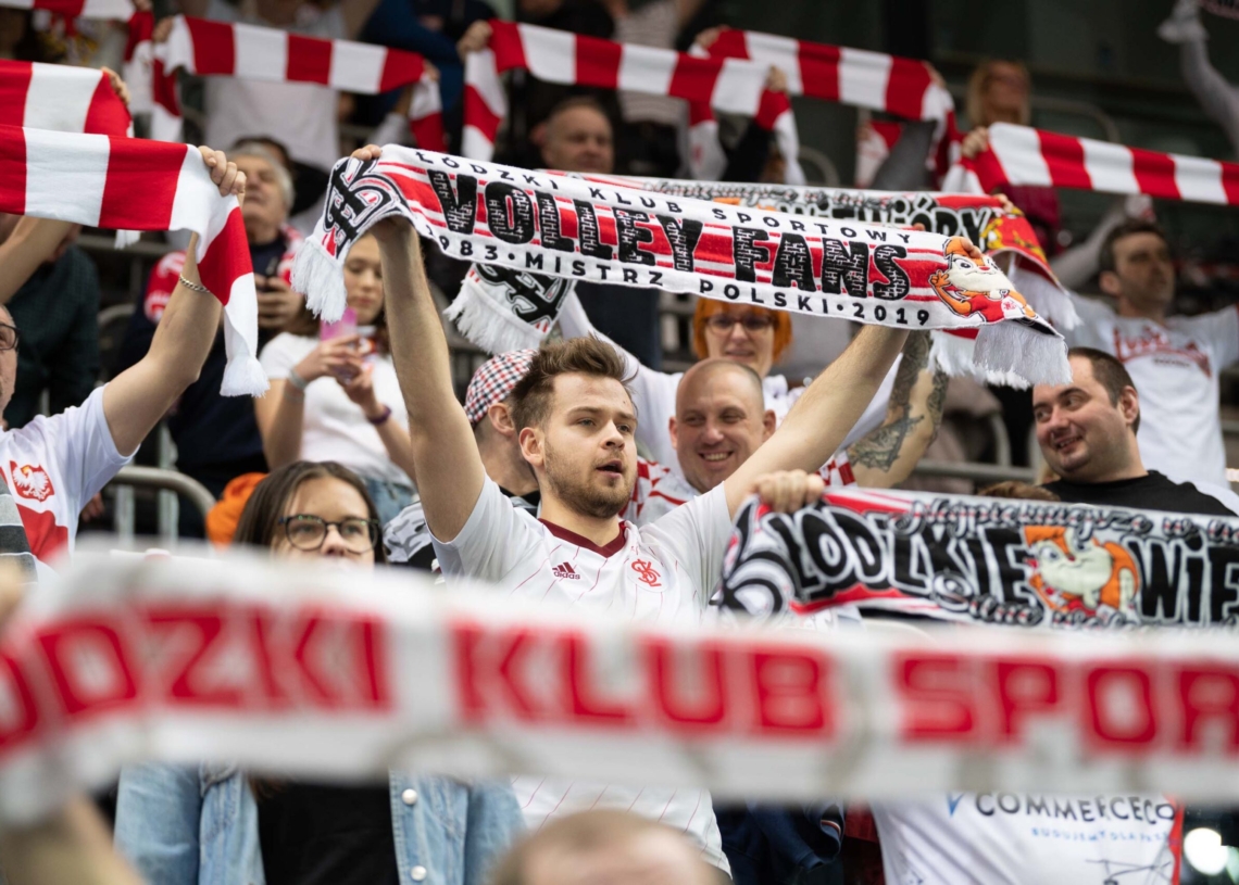 Doping kibiców ŁKS-u Commercecon Łódź w meczu z VakifBankiem Stambuł