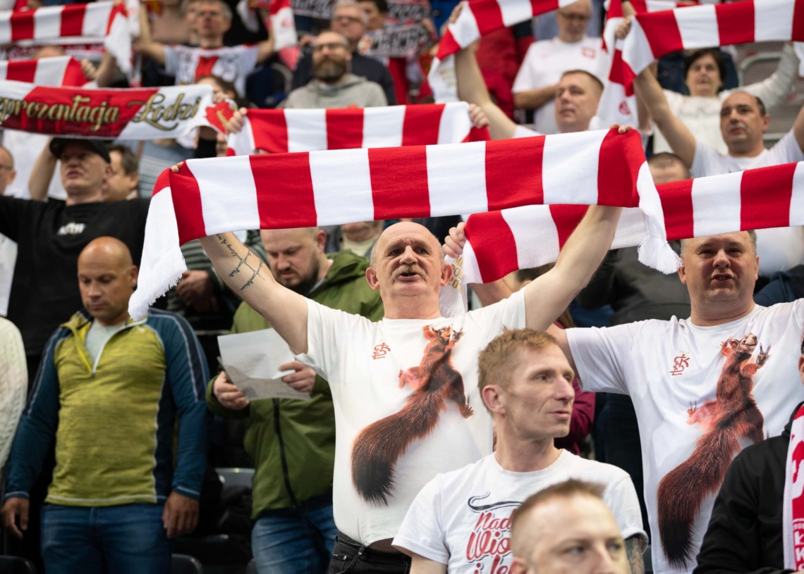 Doping kibiców ŁKS-u Commercecon Łódź w meczu z VakifBankiem Stambuł