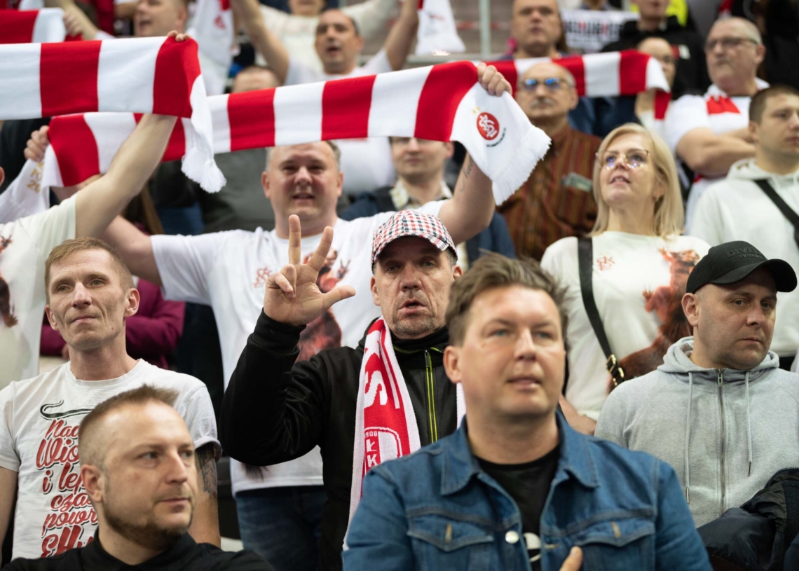 Doping kibiców ŁKS-u Commercecon Łódź w meczu z VakifBankiem Stambuł