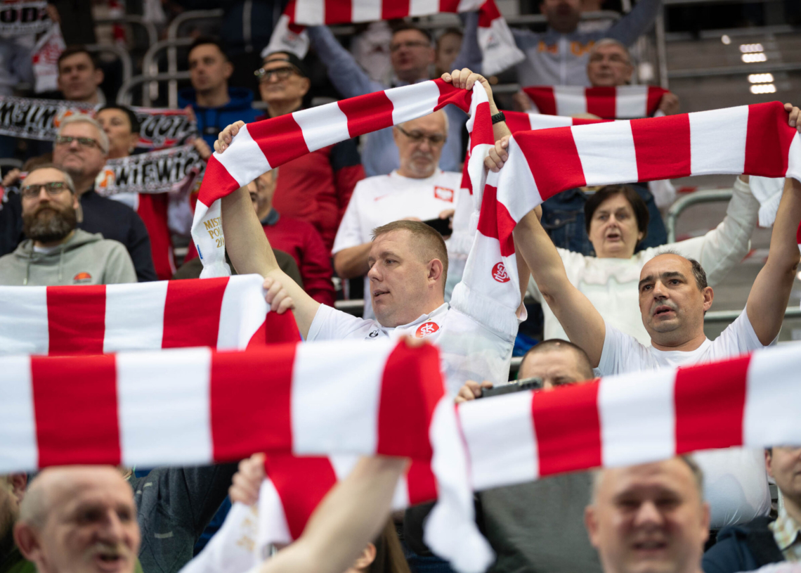 Doping kibiców ŁKS-u Commercecon Łódź w meczu z VakifBankiem Stambuł