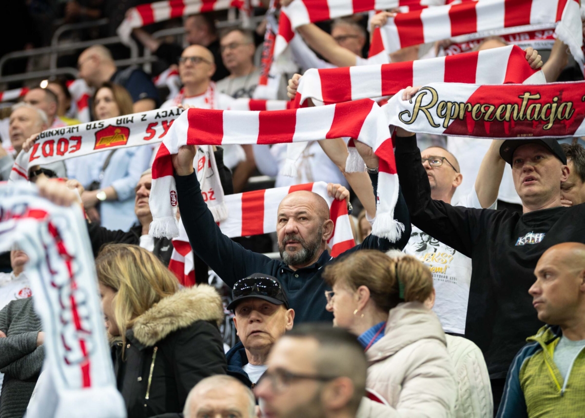 Doping kibiców ŁKS-u Commercecon Łódź w meczu z VakifBankiem Stambuł
