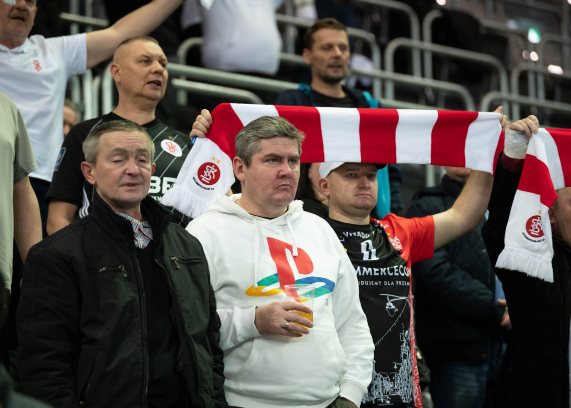 Doping kibiców ŁKS-u Commercecon Łódź w meczu z VakifBankiem Stambuł