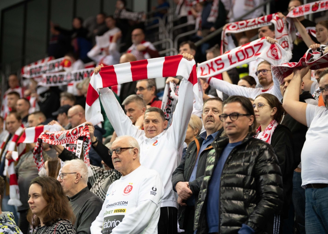 Doping kibiców ŁKS-u Commercecon Łódź w meczu z VakifBankiem Stambuł