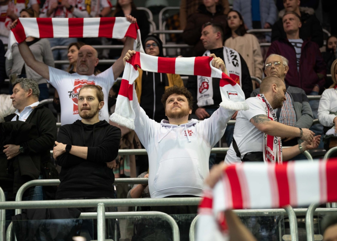 Doping kibiców ŁKS-u Commercecon Łódź w meczu z VakifBankiem Stambuł
