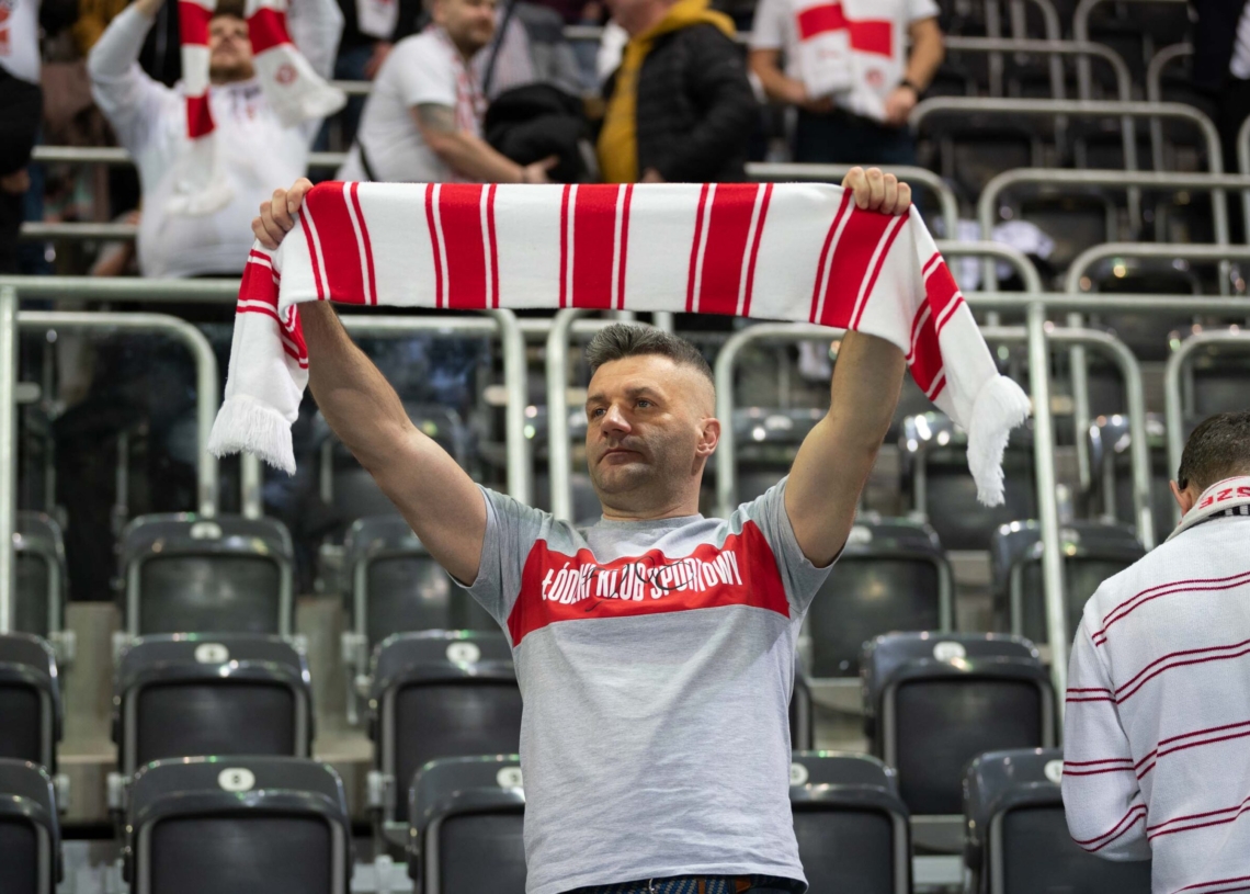 Doping kibiców ŁKS-u Commercecon Łódź w meczu z VakifBankiem Stambuł
