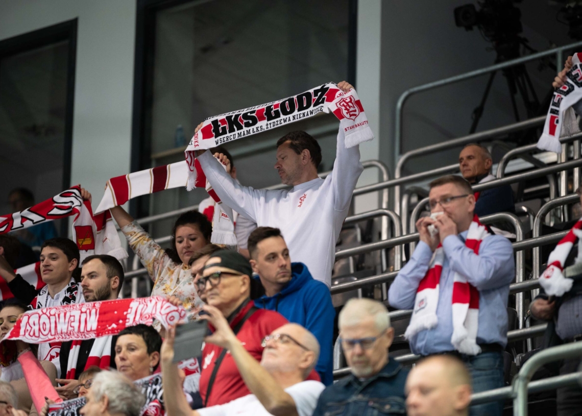 Doping kibiców ŁKS-u Commercecon Łódź w meczu z VakifBankiem Stambuł