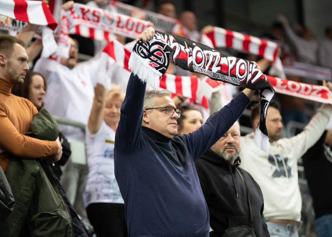 Doping kibiców ŁKS-u Commercecon Łódź w meczu z VakifBankiem Stambuł