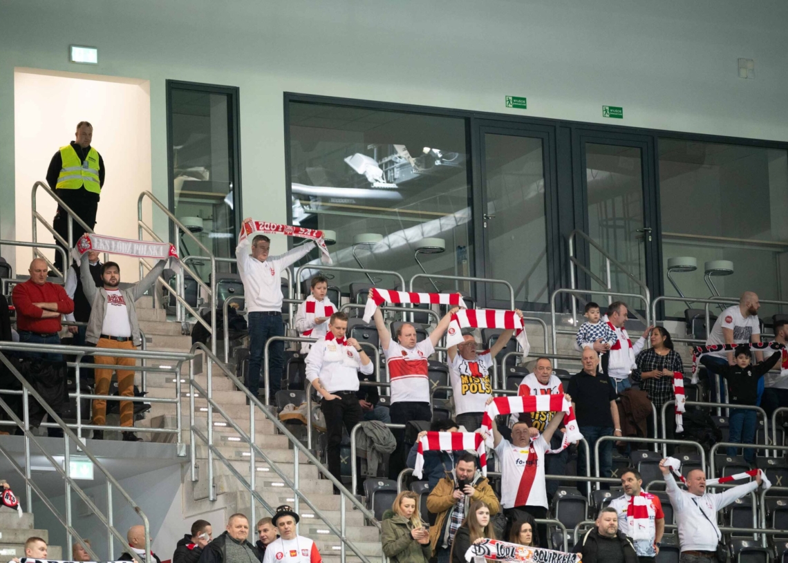 Doping kibiców ŁKS-u Commercecon Łódź w meczu z VakifBankiem Stambuł