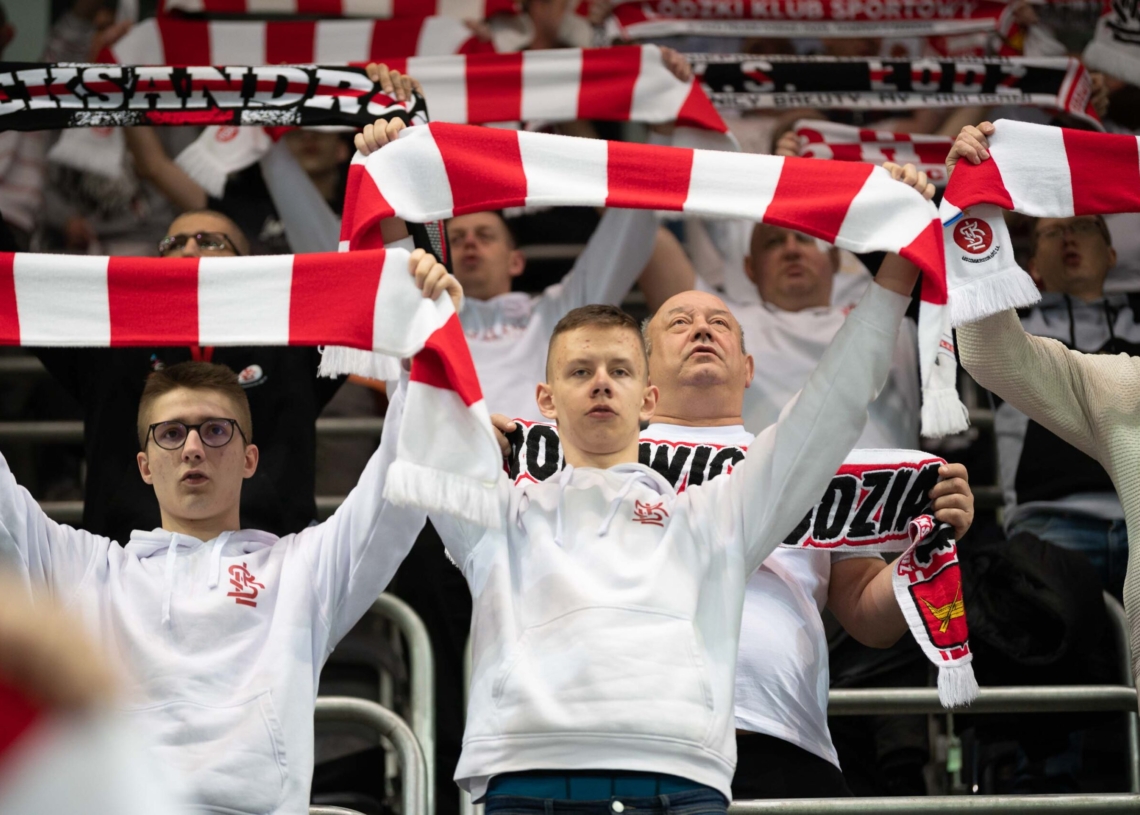 Doping kibiców ŁKS-u Commercecon Łódź w meczu z VakifBankiem Stambuł