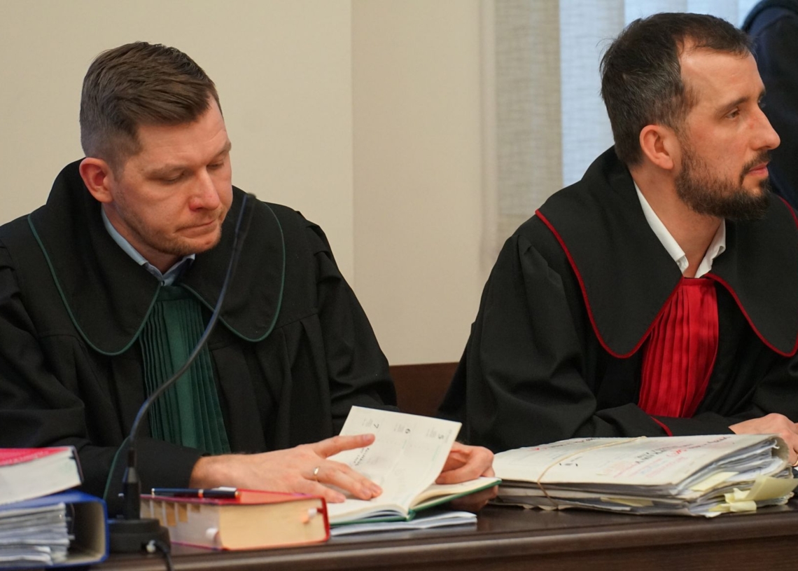 Trumny na kółkach. Adwokat Paweł Kozanecki miał stanąć przed sądem, ale rozprawę odroczono