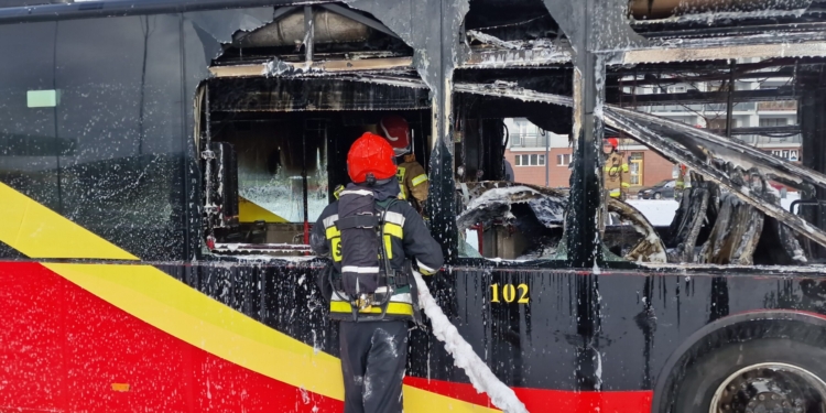 Pożar autobusu przy dworcu Łódź Fabryczna