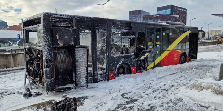 Pożar autobusu przy dworcu Łódź Fabryczna
