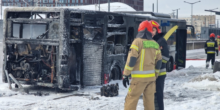 Pożar autobusu przy dworcu Łódź Fabryczna