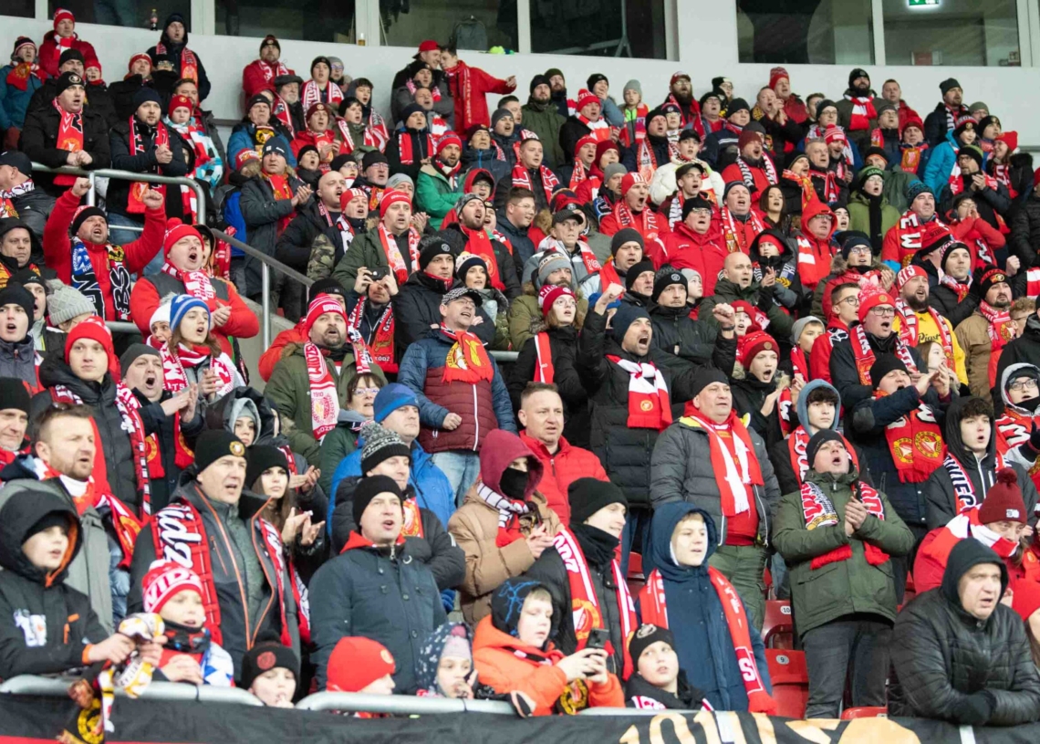 Doping kibiców w meczu Widzew Łódź - Jagiellonia Białystok