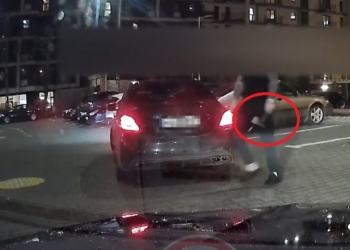 Agresor z siekierą w ręku w centrum Łodzi