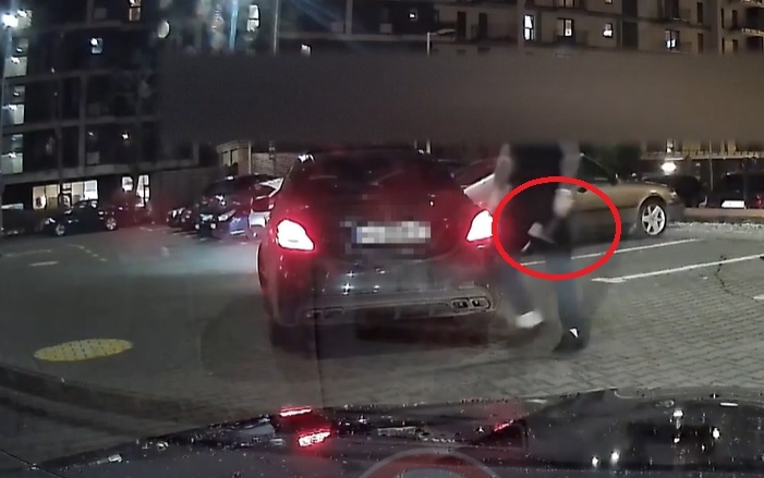 Agresor z siekierą w ręku w centrum Łodzi
