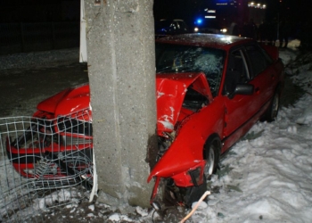 Audi rozbite na słupie w Daszynie