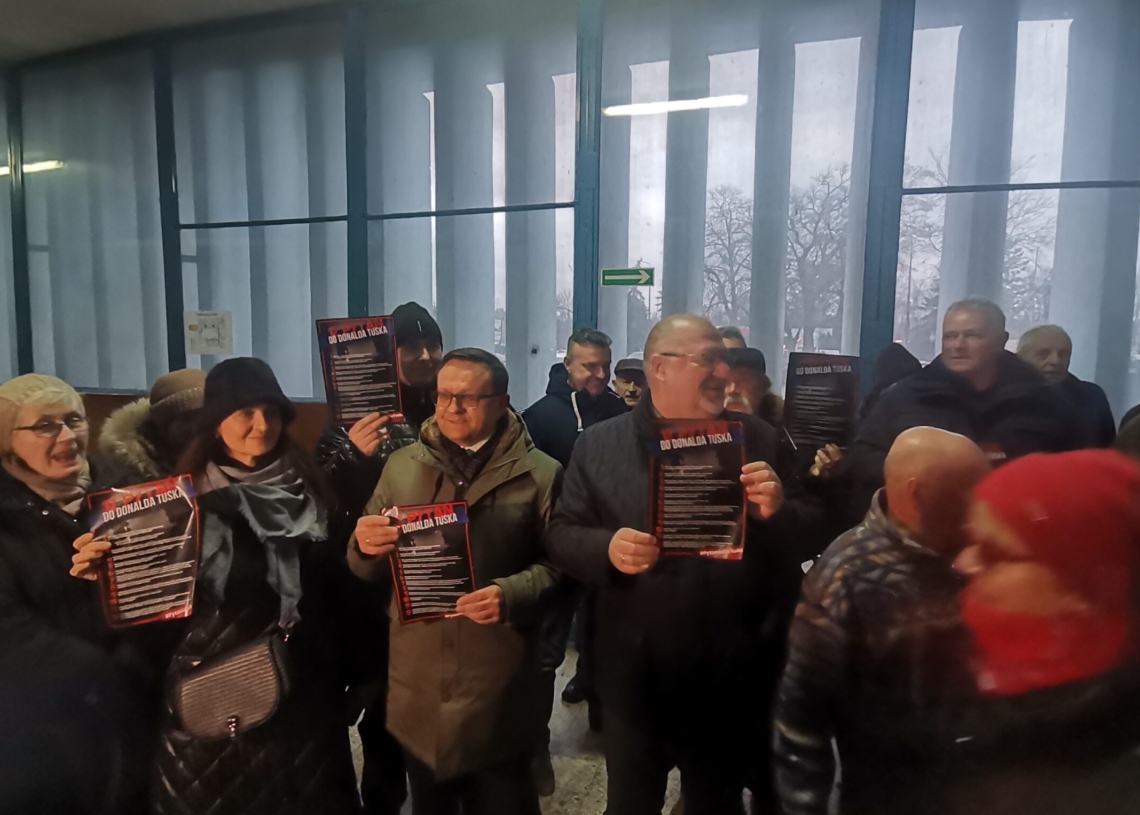 Donald Tusk w Pabianicach. Protest PiS