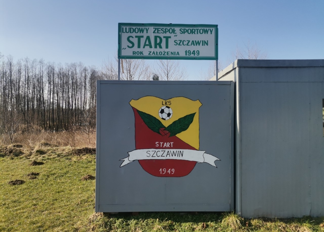 Ktoś zniszczył murawę boiska w Szczawinie