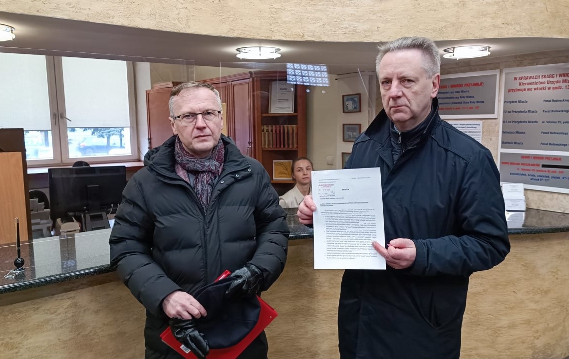 Piotrków Trybunalski: Marek Krawczyński zostanie odwołany ze stanowiska prezesa elektrociepłowni? Złożono petycję do prezydenta 1 Marek Krawczyński zostanie odwołany? Tego chcą przedstawiciele stowarzyszenia Inicjatywa Piotrkowska 22