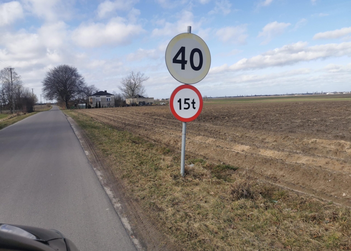 TIR-y rozjeżdżają lokalne drogi w gminie Błaszki