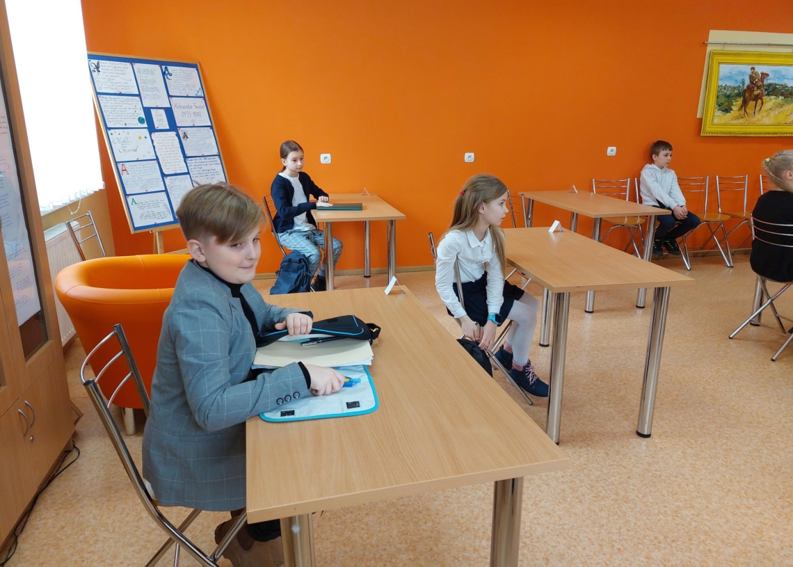 Do sieradzkiego konkursu kaligrafii przystąpili uczniowie z 7 powiatów [ZDJĘCIA]