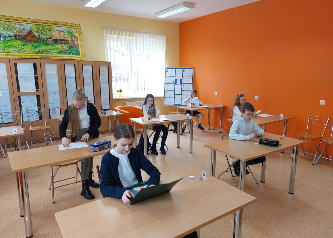 Do sieradzkiego konkursu kaligrafii przystąpili uczniowie z 7 powiatów [ZDJĘCIA]