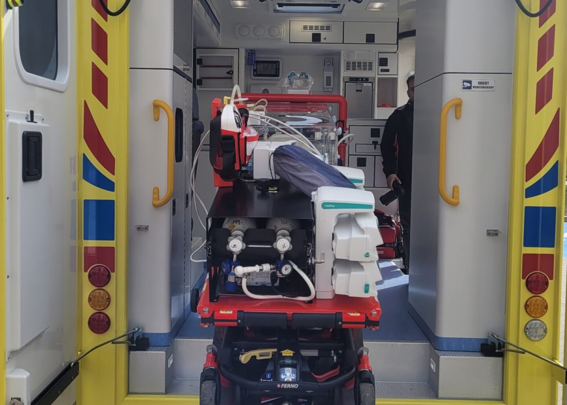 ICZMP w Łodzi ma nowoczesną karetkę neonatologiczną